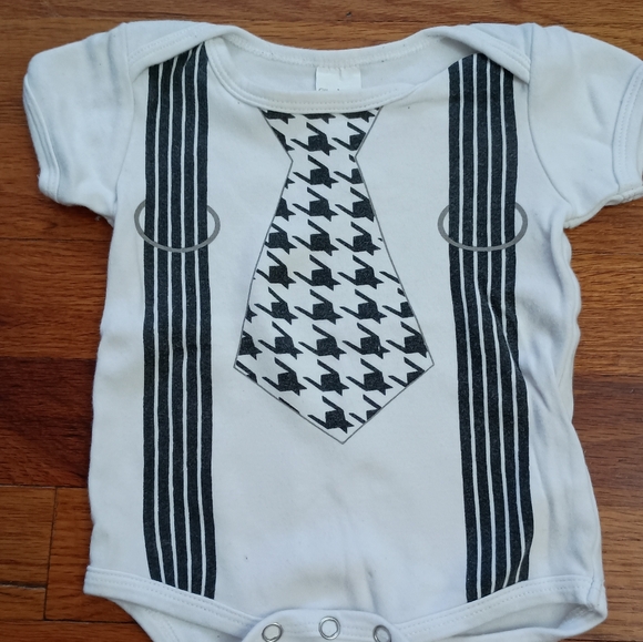 3/$10 🌟 Black & White Ella Jackson Onesie Tie Suspender Baby "Suit" 0-6 Months - Picture 2 of 7